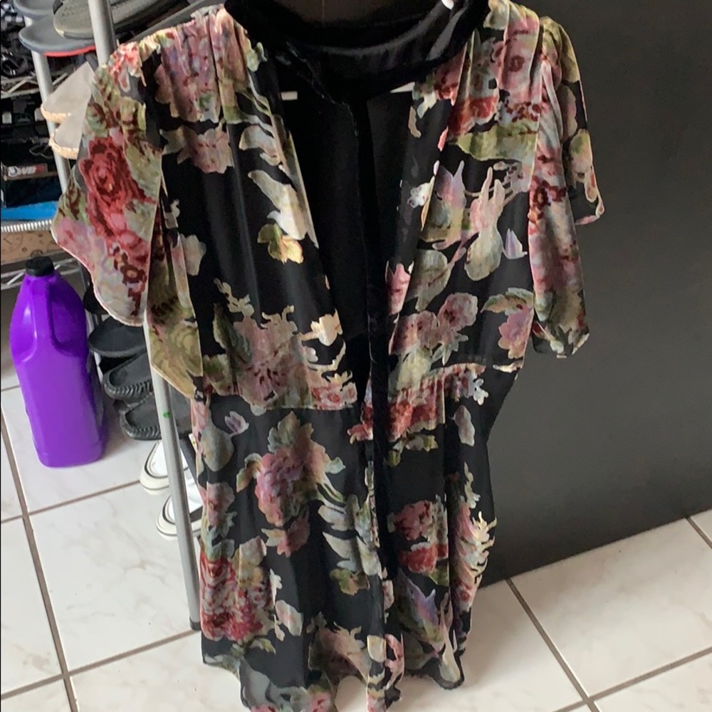 Traje - Picture 2 of 2